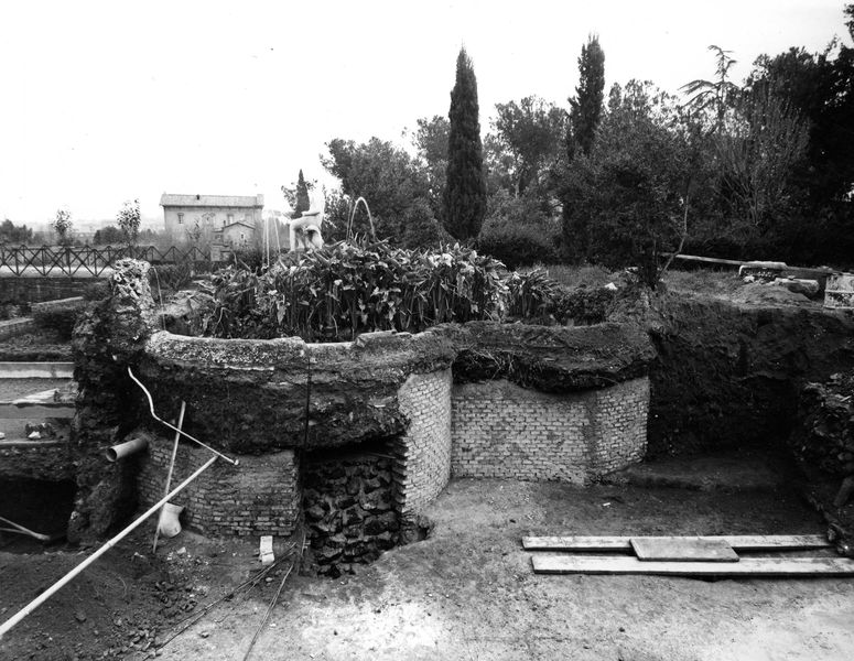 005984 - restauro - Palatino, Horti Farnesiani, restauro delle sottofondazioni della fontana nei giardini (marzo 1966); neg. serie F, n. 2652