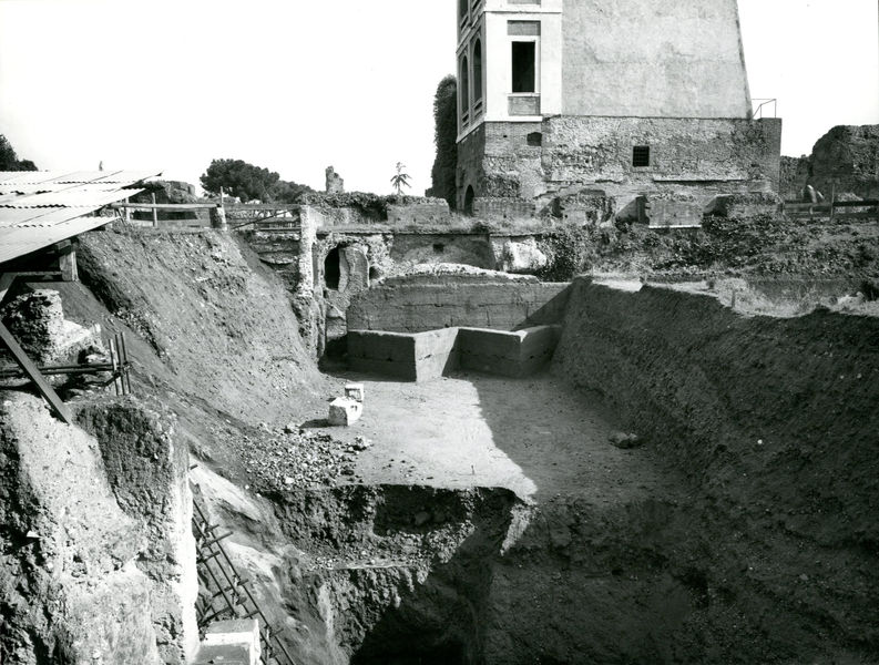 002470 - scavo archeologico - Casa di Augusto, fondazione M del c.d. "Portico delle Danaidi" con le "structure diagoniae". Neg. serie 9x12 nÂ° 1114