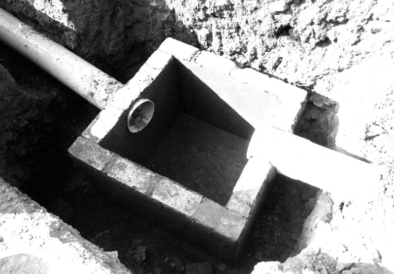 006010 - restauro - Palatino, Horti Farnesiani, lavori per la realizzazione di un pozzetto di una fogna; FILM n. 1170