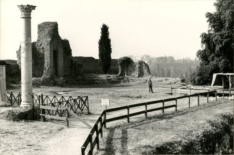 002476 - scavo archeologico - Casa di Augusto, scavi del peristilio orientale, settore est, verso le c.d. Biblioteche di Domiziano. Neg. serie Film nÂ°369