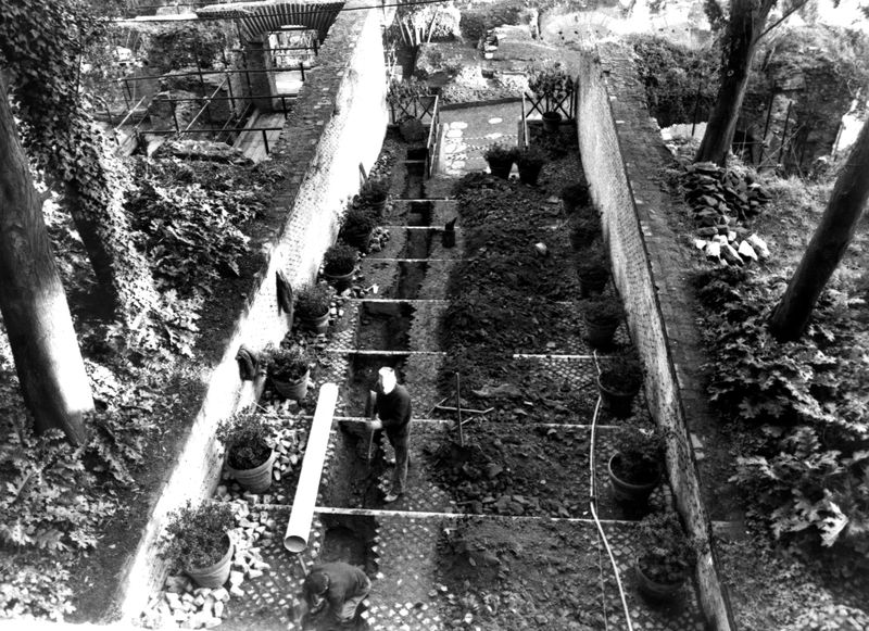 006033 - restauro - Palatino, Horti Farnesiani, lavori di fognature sulle scale 1/84; neg. serie FILM 1295