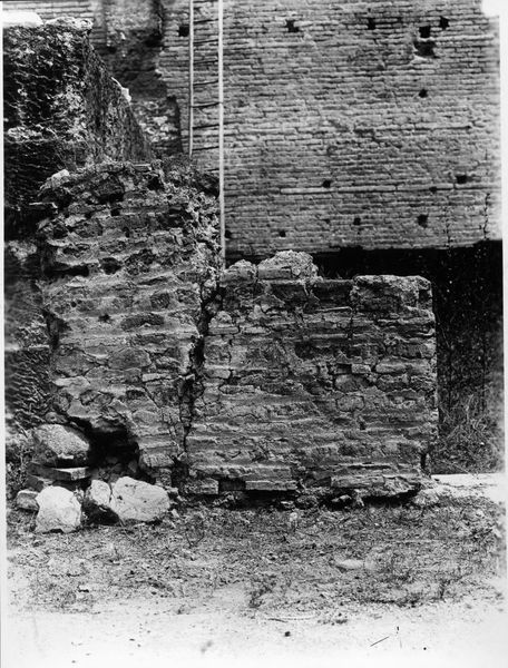 015468 - monumento - Foro Romano, Horrea Agrippiana, lato nord orientale, muro medievale di fronte alla sesta taberna (non piÃ¹ esistente); neg. serie E, n. 1863