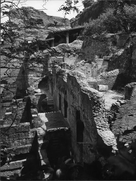 015517 - monumento - Foro Romano, Horrea Hagrippiana, veduta delle strutture sul lato sud orientale e del versante occidentale del Velabro dopo i restauri (1978); senza negativo