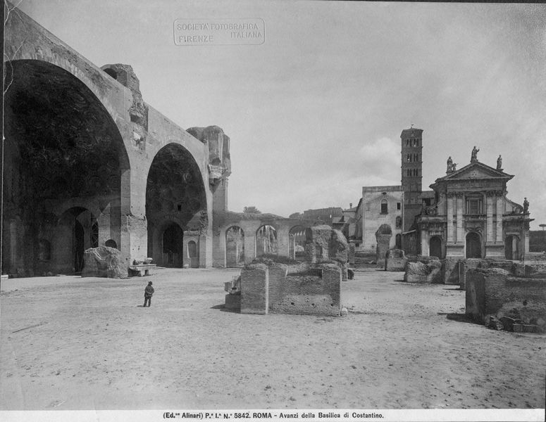 011079 - monumento - Foro Romano, Basilica di Massenzio, veduta della parte interna con, sullo sfondo, S. Francesca Romana (fine del XIX secolo); senza negativo