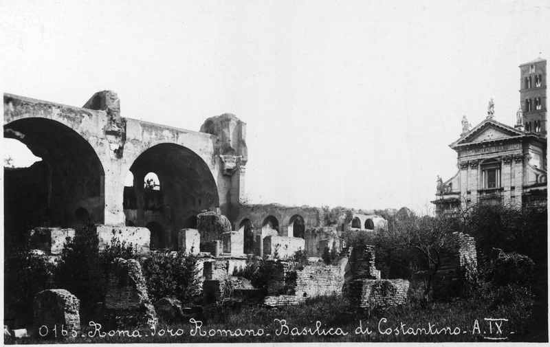 011086 - monumento - Foro Romano, Basilica di Massenzio, veduta generale con, sulla destra, la basilica di S. Francesca Romana, nel 1931; senza negativo
