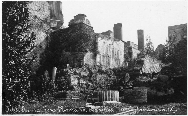 011088 - monumento - Foro Romano, Basilica di Massenzio, ingresso sulla via Sacra (1931); senza negativo
