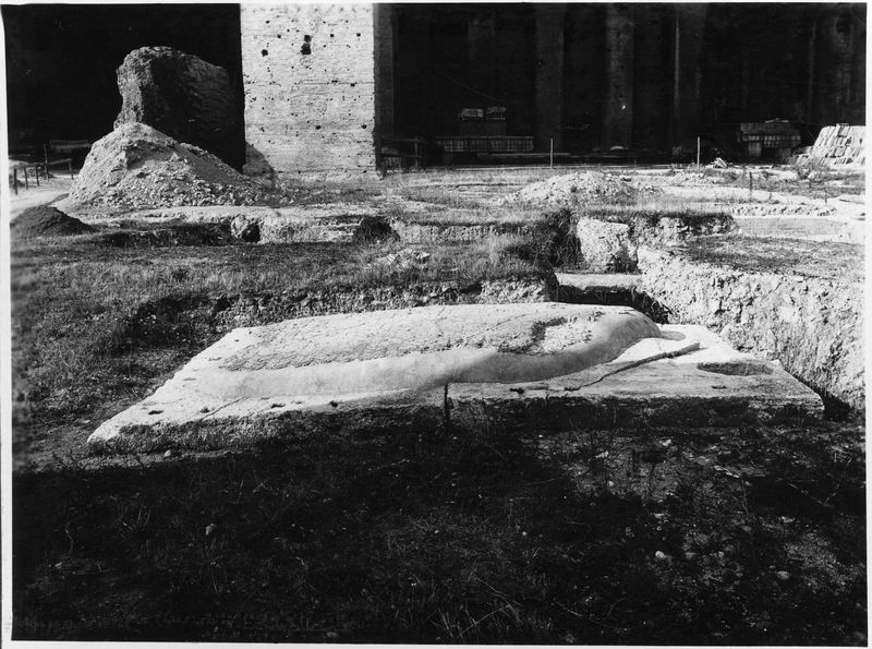 011098 - monumento - Foro Romano, Basilica di Massenzio, frammenti di pavimento in opus spicatum; neg. serie E, n. 1238