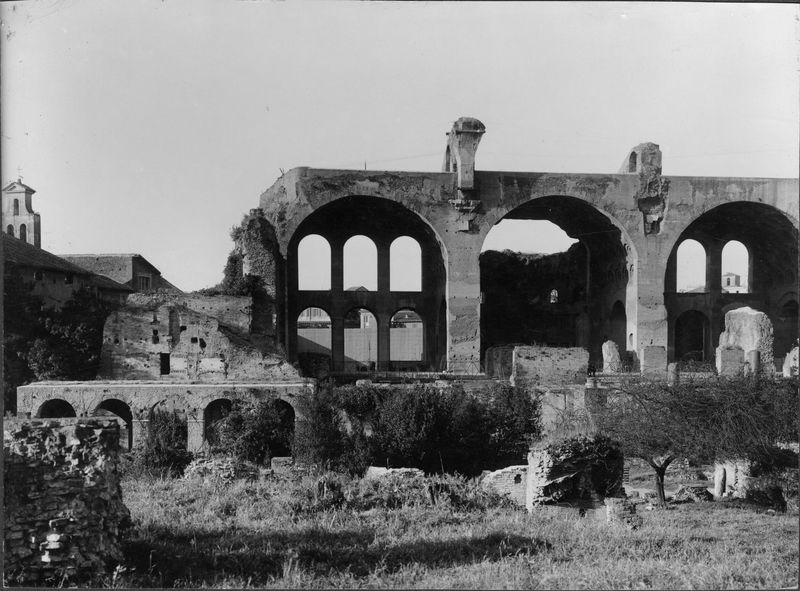 011103 - monumento - Foro Romano, Basilica di Massenzio, veduta dalla Porticus Margaritaria; neg. serie E, n. 1243