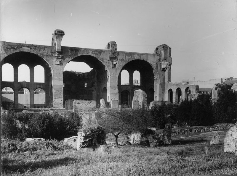 011104 - monumento - Foro Romano, Basilica di Massenzio, veduta dalla Porticus Margaritaria; neg. serie E, n. 1242
