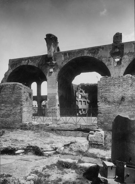 011102 - monumento - Foro Romano, Basilica di Massenzio, murature del fronte sulla Via Sacra; neg. serie E, n. 1241