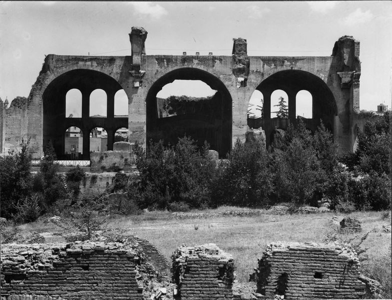 011105 - monumento - Foro Romano, Basilica di Massenzio vista da sud (Gab. Fot. Naz.); neg. serie D, n. 6241