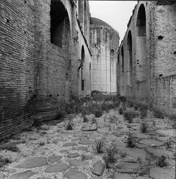011108 - monumento - Foro Romano, Basilica di Massenzio, il corridoio sul lato settentrionale (Fototeca Unione pr. Accademia Americana); neg. serie C, n. 22781