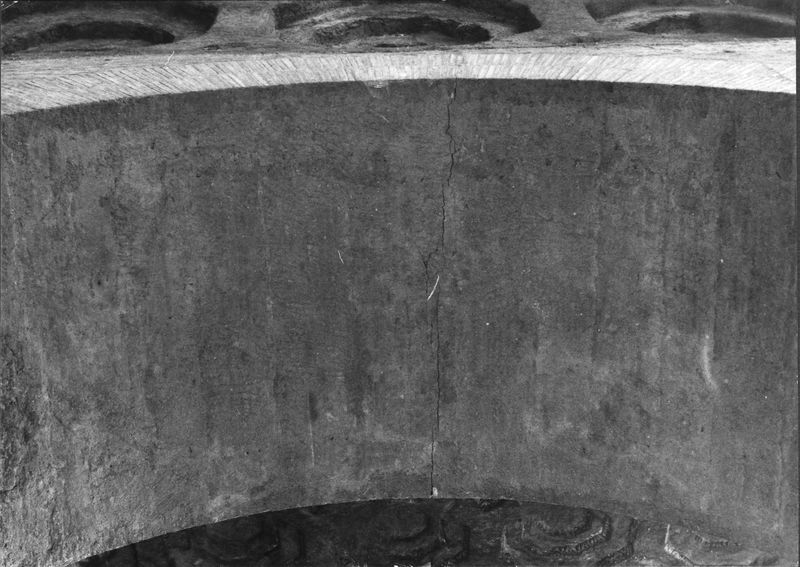 011113 - monumento - Foro Romano, Basilica di Massenzio, stato del monumento (ultima manifestazione Massenzio Cinema 1979-80), particolare del arco di un abside; senza negativo