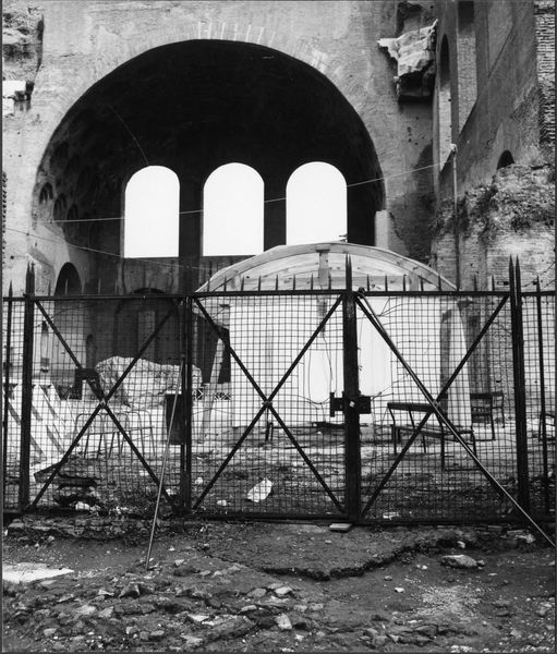 011119 - monumento - Foro Romano, Basilica di Massenzio, stato del monumento (ultima manifestazione Massenzio Cinema 1979-80), allestimento; senza negativo