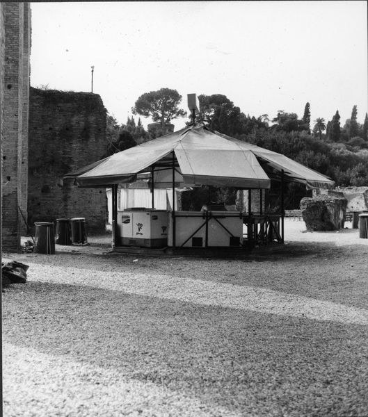 011123 - monumento - Foro Romano, Basilica di Massenzio, stato del monumento (ultima manifestazione Massenzio Cinema 1979-80), allestimento; senza negativo
