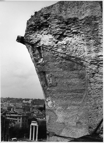011128 - restauro - Foro Romano, Basilica di Massenzio, stato di conservazione dei tiranti metallici (foto eseguita con il braccio mobile, aprile '92); neg. serie 6x6, n. 18397-18406