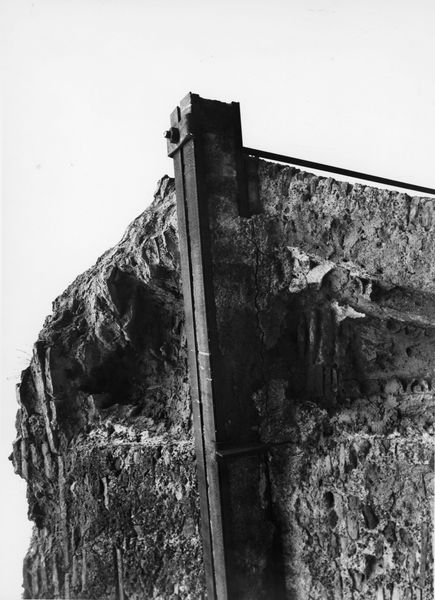 011132 - restauro - Foro Romano, Basilica di Massenzio, stato di conservazione dei tiranti metallici (foto eseguita con il braccio mobile, ottobre '94); neg. serie 6x6, n. 25022