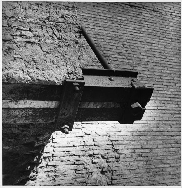 011143 - restauro - Foro Romano, Basilica di Massenzio, stato di conservazione dei tiranti metallici (foto eseguita con il braccio mobile, ottobre '94); neg. serie 6x6, n. 25038