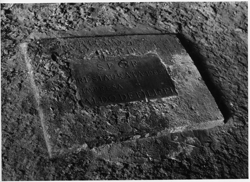 011150 - restauro - Foro Romano, Basilica di Massenzio, stato di conservazione degli stucchi nelle volte, particolare (ottobre '94); neg. serie 6x6, n. 25369