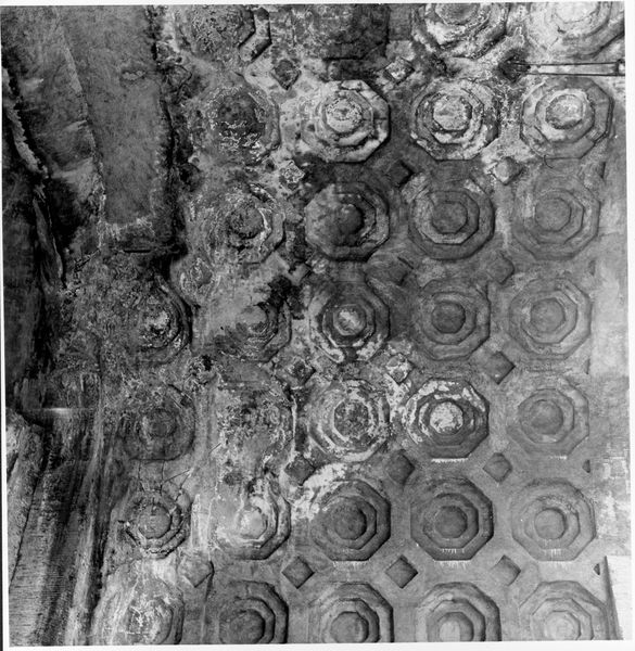 011153 - restauro - Foro Romano, Basilica di Massenzio, stato di conservazione degli stucchi nelle volte, particolare (foto eseguita con il braccio mobile, ottobre '94); neg. serie 6x6, n. 25395