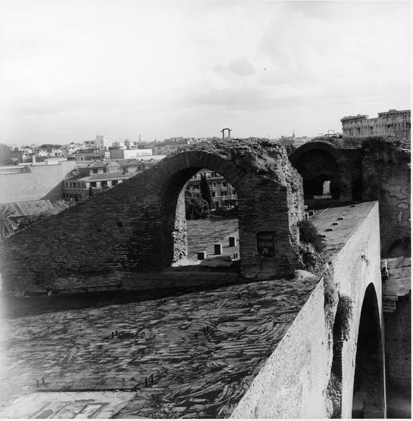 011155 - monumento - Foro Romano, Basilica di Massenzio; veduta della terrazza (ottobre '94); neg. serie 6x6, n. 25391