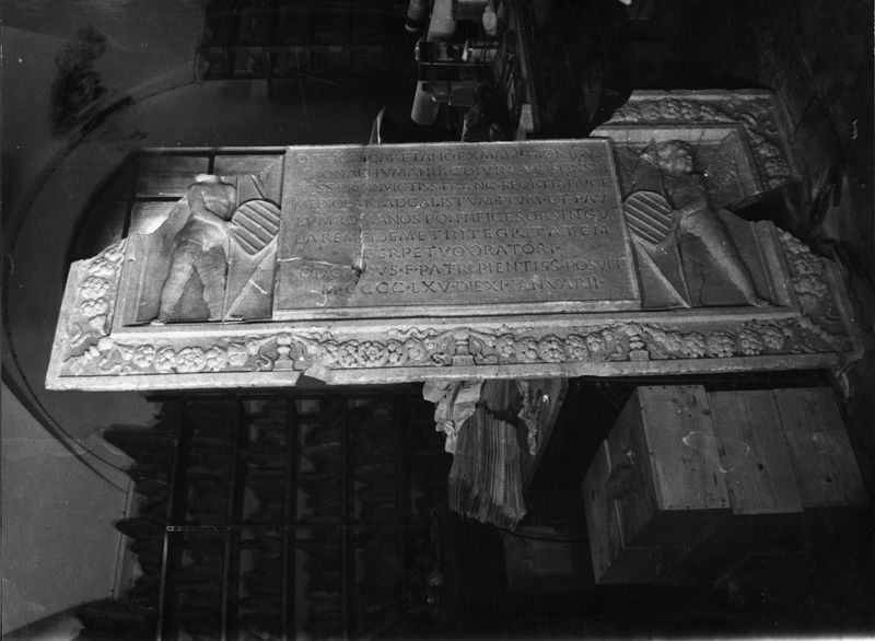 010576 - restauro - Foro Romano, Basilica di Massenzio, restauro della targa; FILM n. 898