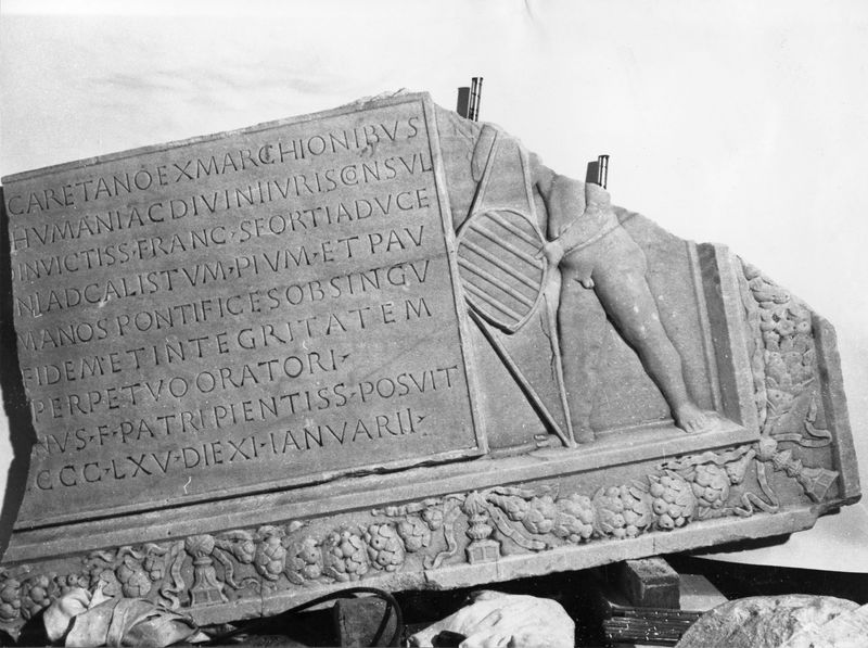 010577 - restauro - Foro Romano, Basilica di Massenzio, restauro della targa; FILM n. 898
