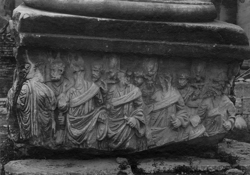 020679 - monumento - Foro Romano, Base dei Decennali,  lato est, personaggi del seguito imperiale; FILM 1251
