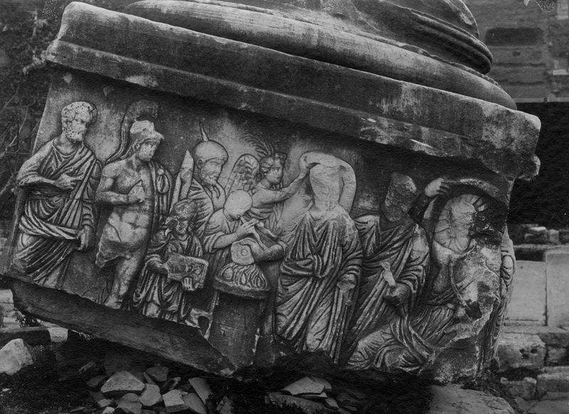 020687 - monumento - Foro Romano, Base dei Decennali, lato sud, con la scena del sacrificio; FILM 1252