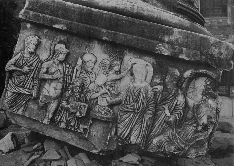 020688 - monumento - Foro Romano, Base dei Decennali, lato sud, con la scena del sacrificio; FILM 1252 (FILM 1793)