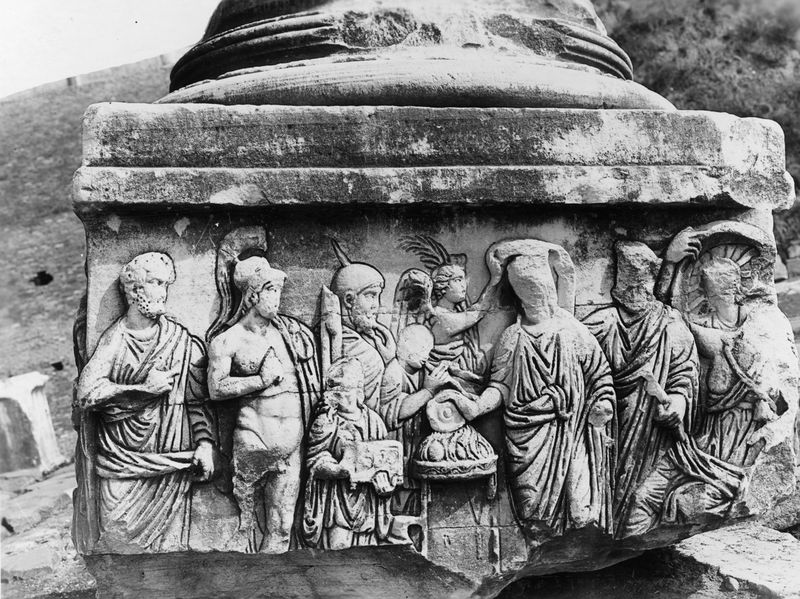 020690 - monumento - Foro Romano, Base dei Decennali, lato sud, con la scena del sacrificio; neg. serie E, n. 164