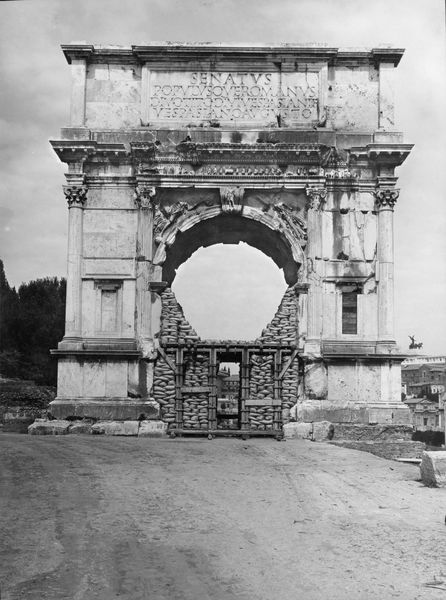 015987 - restauro - Foro Romano, Arco di Tito, protezione antiaerea, il versante est (foto Reale); senza negativo