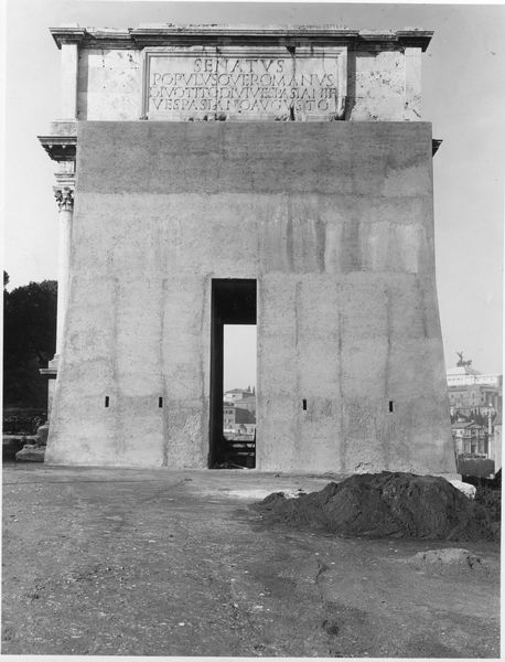 015996 - restauro - Foro Romano, Arco di Tito, protezione antiaerea, il versante est (foto Reale); senza negativo