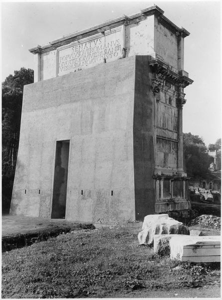 015998 - restauro - Foro Romano, Arco di Tito, protezione antiaerea, il versante est (foto Reale); senza negativo
