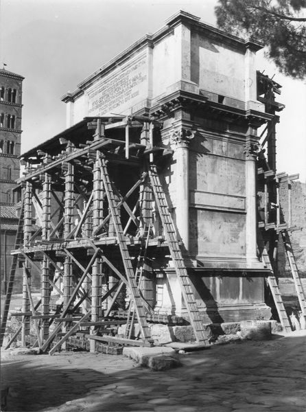 015990 - restauro - Foro Romano, Arco di Tito, protezione antiaerea, il versante ovest (foto Reale); senza negativo
