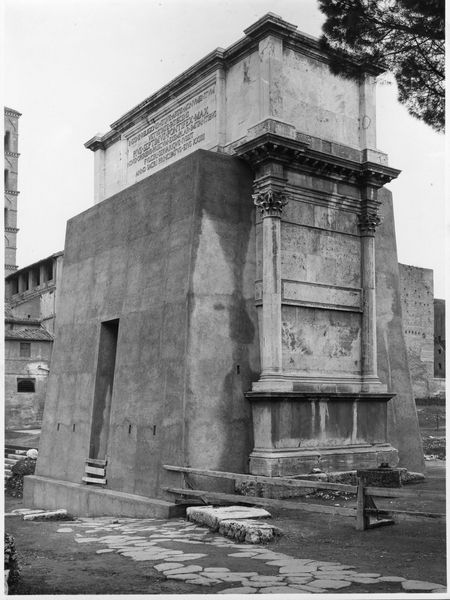 015997 - restauro - Foro Romano, Arco di Tito, protezione antiaerea, il versante ovest (foto Reale); senza negativo