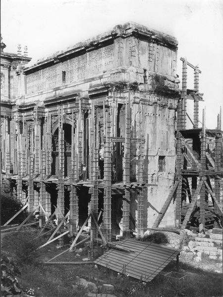 016010 - restauro - Foro Romano, Arco di Settimio Severo, il versante ovest, protezione antiaerea (foto reale; senza negativo