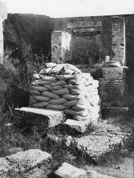 016034 - restauro - Foro Romano, la Fonte di Giuturna, protezione antiaerea (foto Reale); senza negativo