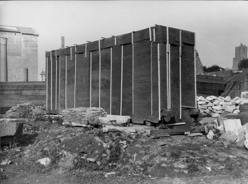 016035 - restauro - Foro Romano, Portico di Gaio e Lucio Cesari, protezione antiaerea (foto Reale); senza negativo