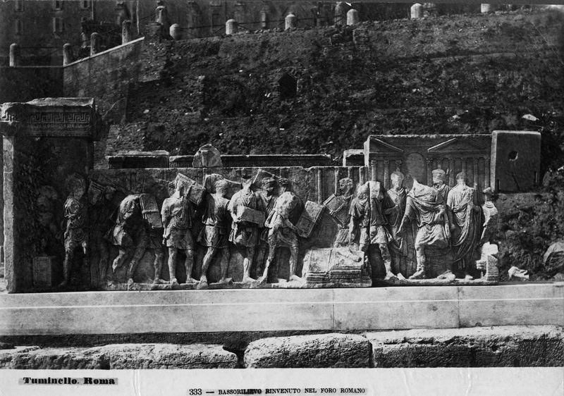 015844 - monumento - Foro Romano, Plutei di Traiano, il rilievo con il condono dei debiti; senza negativo