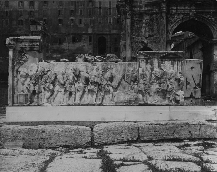 015848 - monumento - Foro Romano, Plutei di Traiano, il rilievo con il condono dei debiti; senza negativo