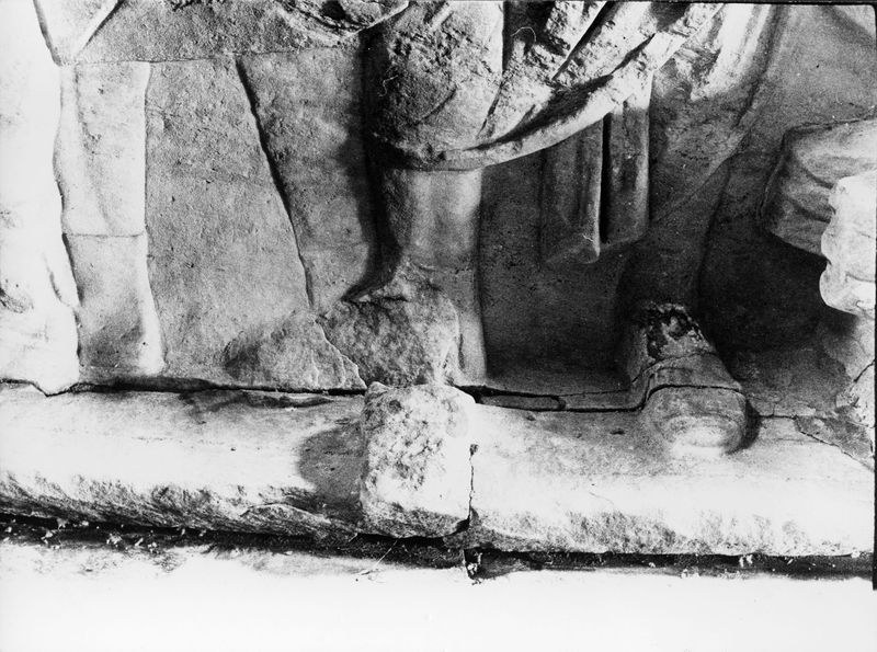 015864 - monumento - Foro Romano, Plutei di Traiano, il rilievo con il condono dei debiti, particolare dell'estremitÃ  destra; FILM 648, n. 16A