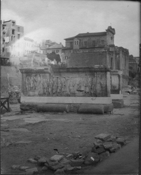 015882 - monumento - Foro Romano, Plutei di Traiano, il rilievo con l'institutio alimentaria; senza negativo