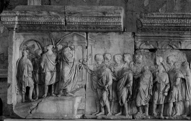 015893 - monumento - Foro Romano, Plutei di Traiano, il rilievo con l'institutio alimentaria, particolare della parte sinistra (foto Accademia Americana); senza negativo