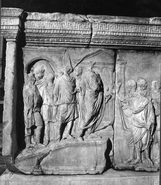015899 - monumento - Foro Romano, Plutei di Traiano, il rilievo con l'institutio alimentaria, esposto all'interno dell Curia, particolare della parte sinistra; neg. serie 6x6, n. 4367