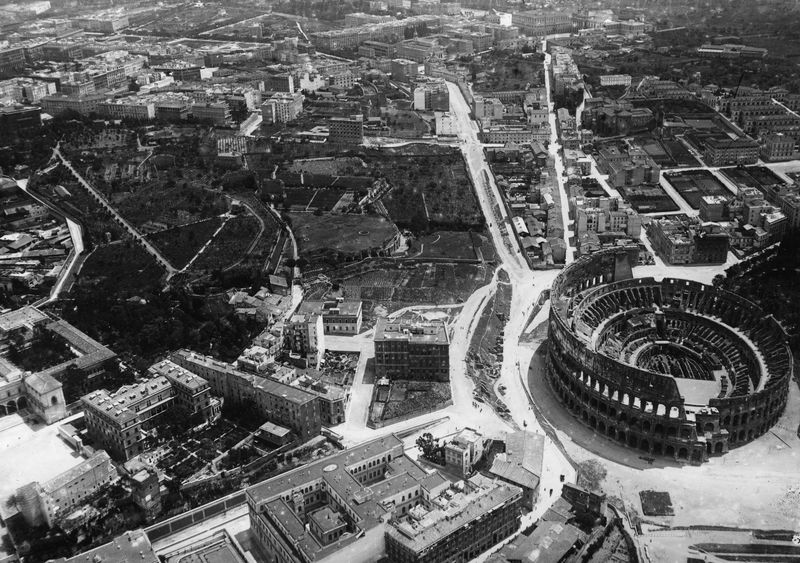 016229 - monumento - Roma, vedute aeree, Colosseo e Colle Oppio (fine XIX secolo); neg. serie F, n. 432