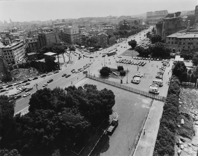 016234 - monumento - Roma, veduta aerea di Via dei Fori Imperiali all'altezza di Largo Corrado Ricci; FILM n. 1725