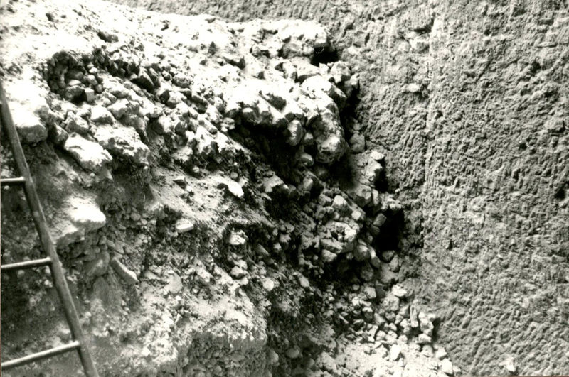 C002174 - monumento - Colosseo, veduta da ovest dell'interno del monumento sotto la neve (febbraio 1986); neg. serie L, n. 280