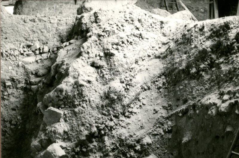 C002175 - monumento - Colosseo, settore ovest, primo ordine, veduta sotto la neve dell'ingresso ovest  nel febbraio 1986; neg. serie L, n. 280