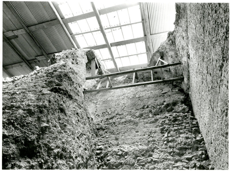 C002176 - monumento - Colosseo, settore nord-ovest, primo ordine, veduta del III ambulacro sotto la neve (febbraio 1986); neg. serie L, n. 280